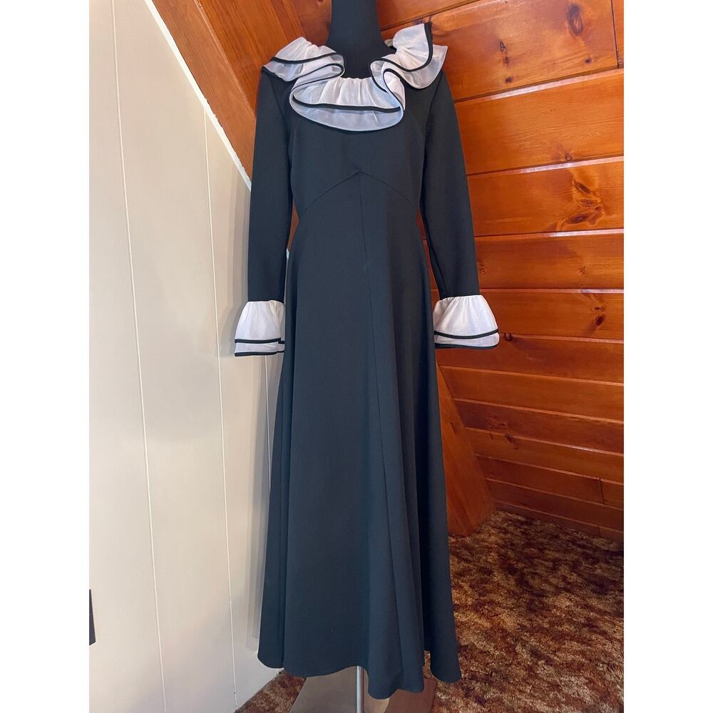 Vintage 60s/70s Black Maxi Dress with White Ruffle Collar and Cuff sz L